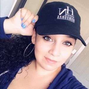 Meet your Posher, Cynthia